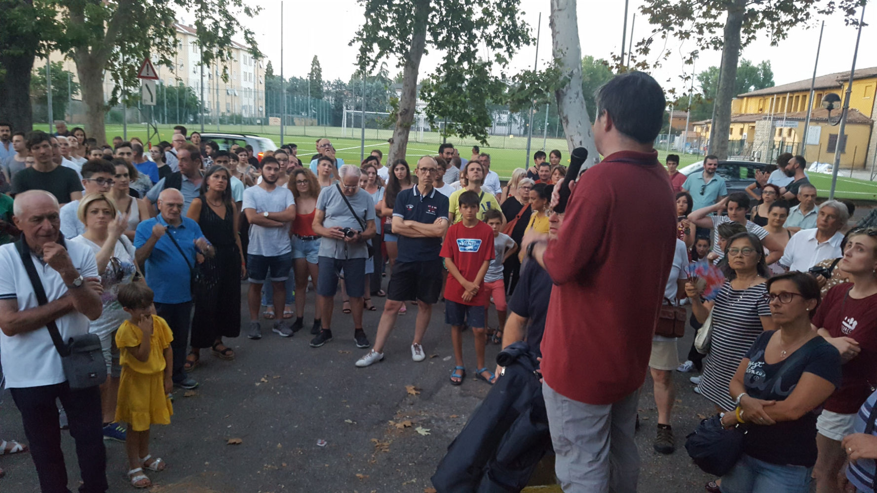 Oltre 300 persone alla visita alle Reggiane prima del concerto de Lo Stato Sociale