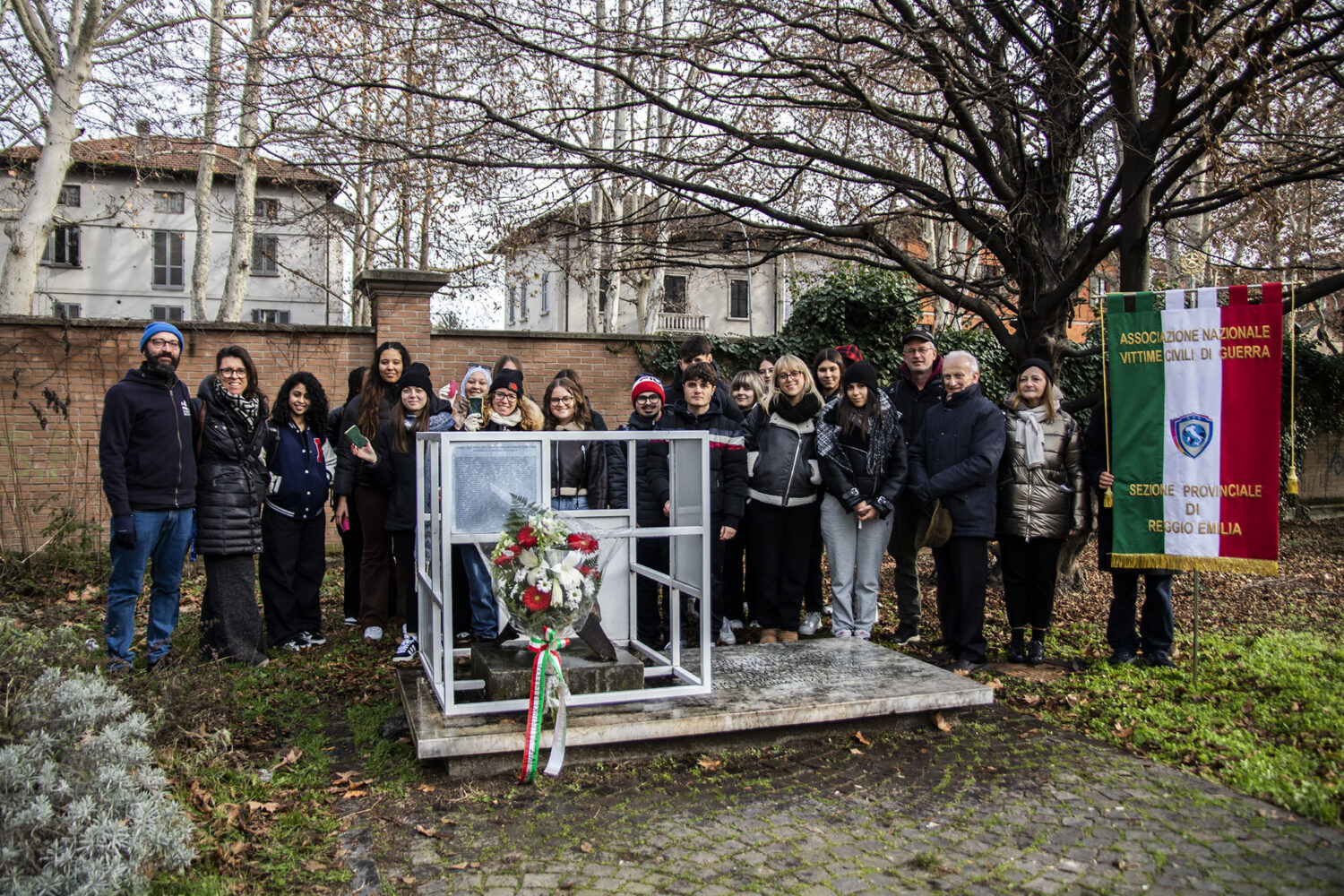 10 gennaio 2024, ripulito il monumento alle vittime dei bombardamenti del del 7 e 8 gennaio 1944