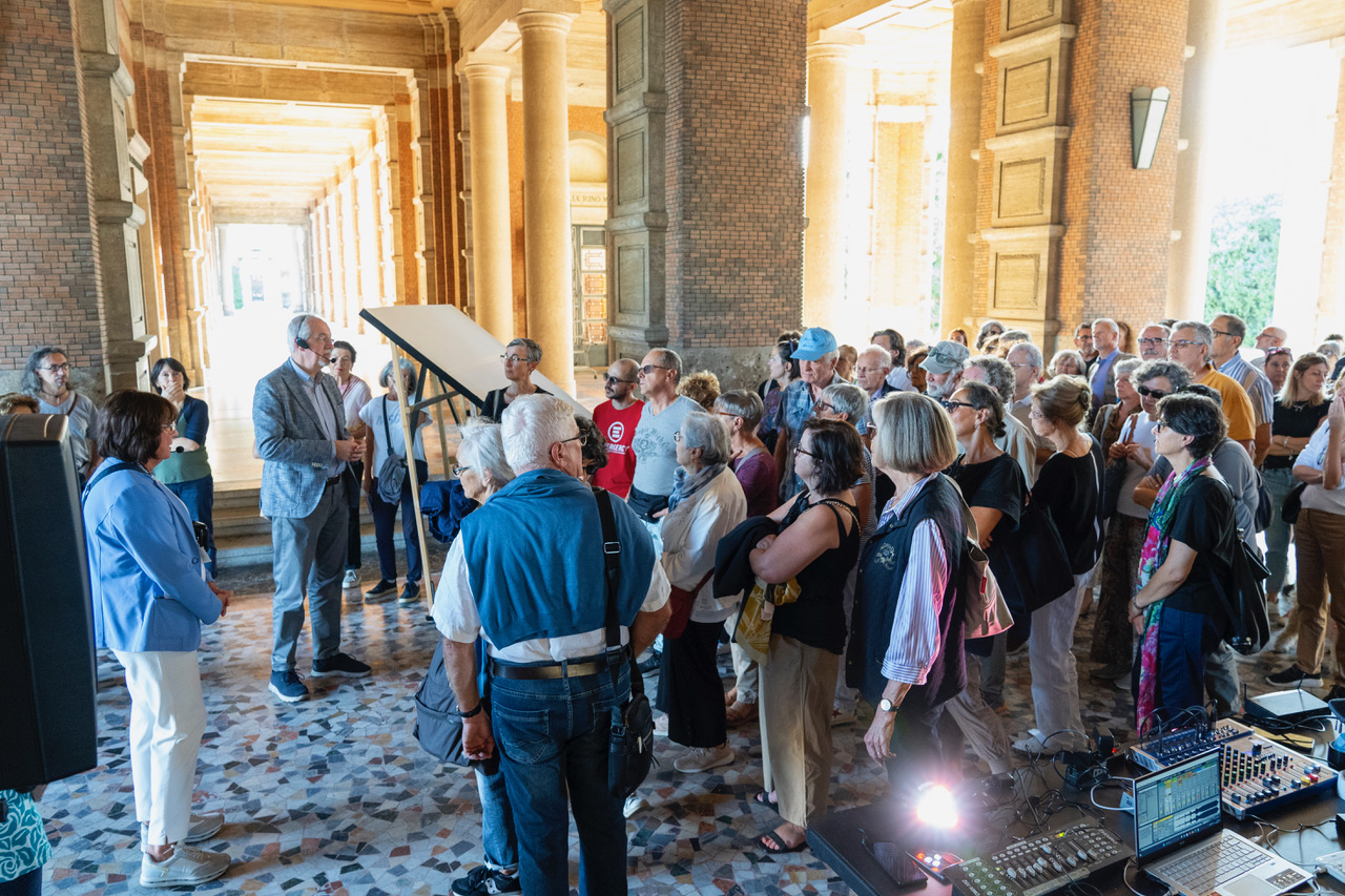 Edizione 2024 di “OLTRE”, un mese di musica, danza, teatro e visite guidate al cimitero monumentale di Reggio Emilia