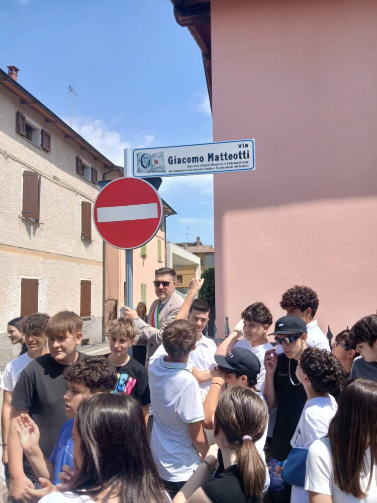 Inaugurati i cartelli stradali di Vezzano per le vittime delle violenze fasciste