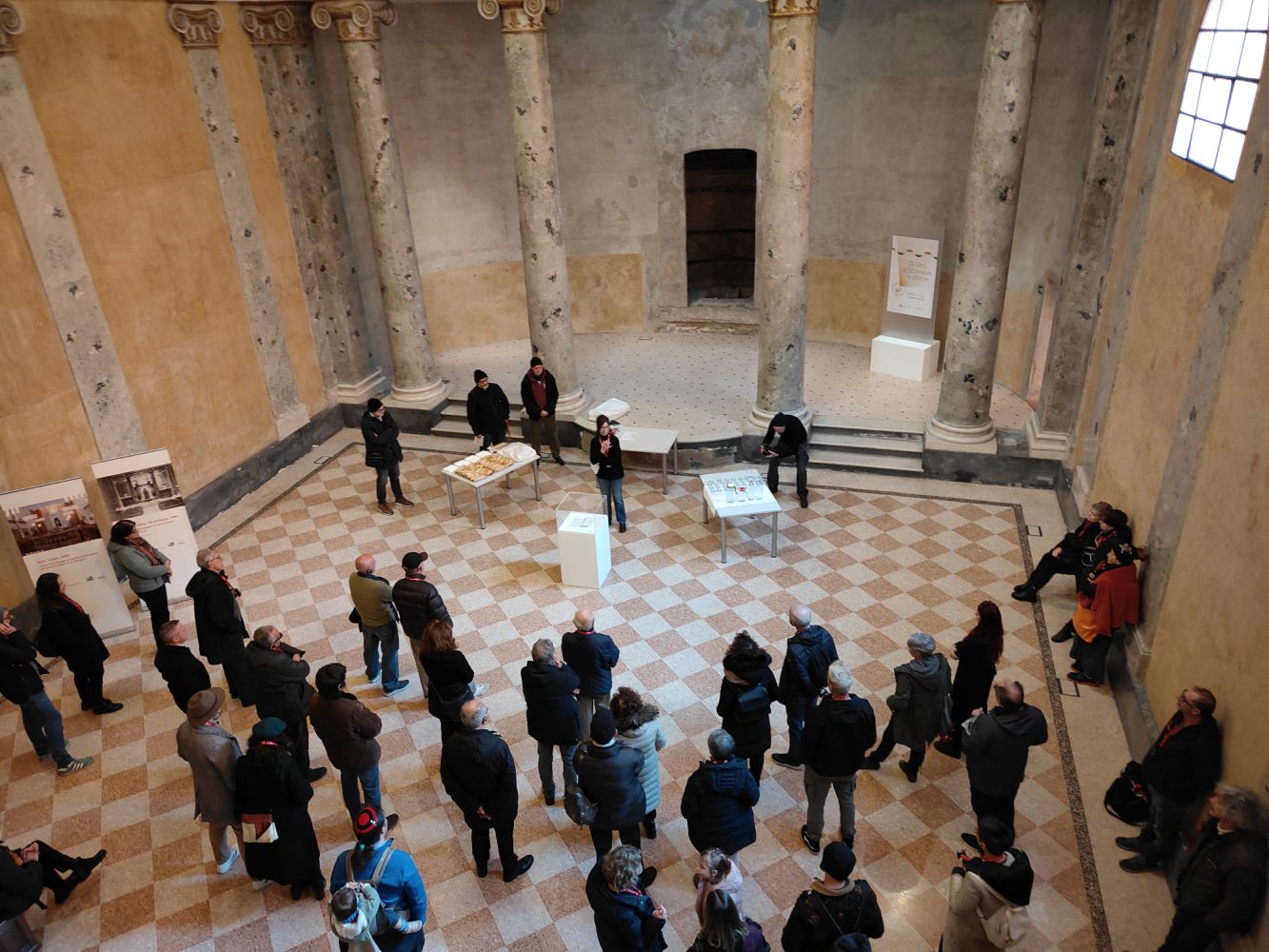 “Di libri, acqua e chizze – Sei secoli di storia ebraica a Reggio Emilia”: la mostra permanente della sinagoga